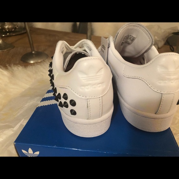BNWT Rare Limited edition Adidas Dot Studded womens Superstars in size 6!!! - Picture 6 of 16